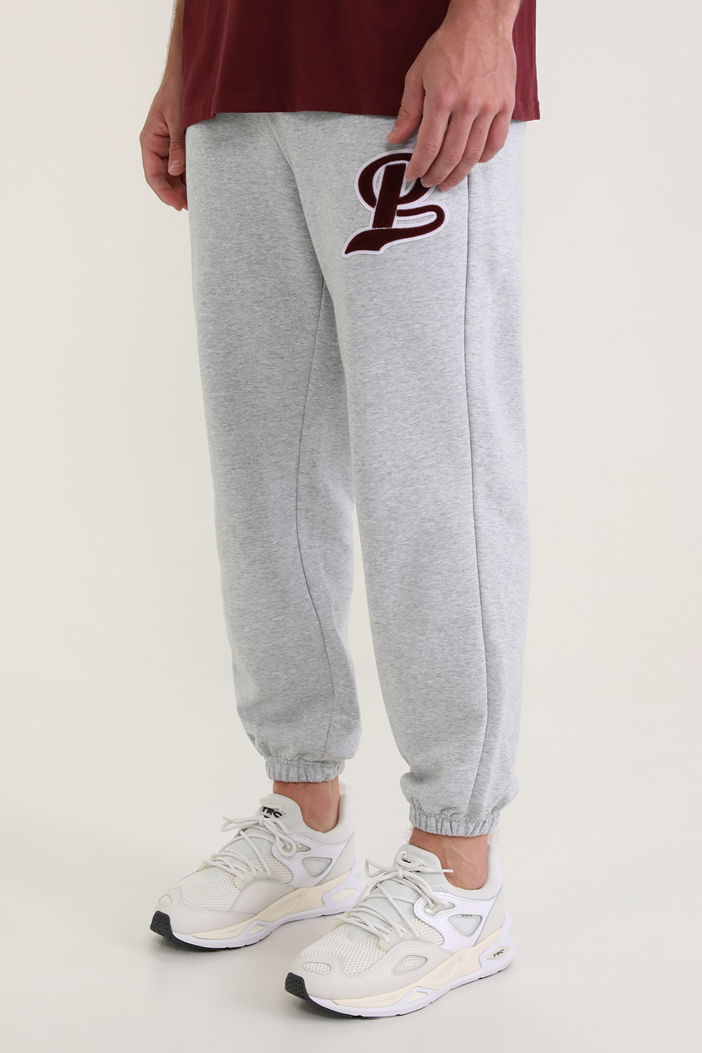 תמונת כל הלוק של סניקרס טי אר אס בלייז מעור